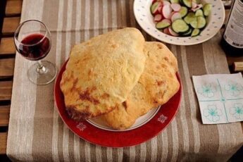 Сырные лепешки с начинкой