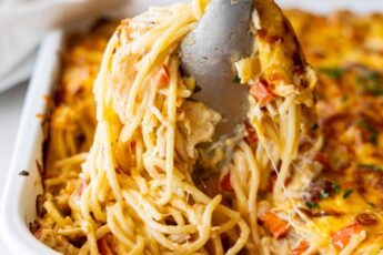 Сливочные Спагетти с курицей запеченной с перцем, луком и сыром