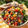 Салат с киноа и сезонными овощами, вкусное и полезное блюдо